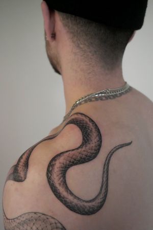 Freehand Full Shoulder Snake
