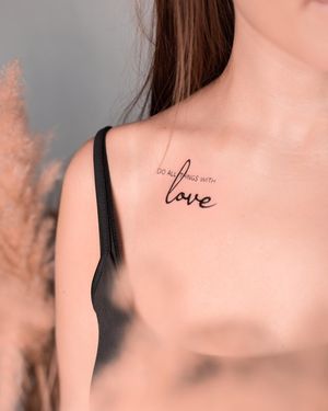 Tatuaż damski w delikatnym stylu fineline tattoo jest wykonywany w Studio tatuażu Wrocław - Da Vinci's Fox. Każdy z naszych tatuażystów tworzy swoje projekty w indywidualnym stylu tatuażu.
