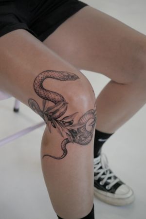 Freehand Full knee wrap Snake with olive branch
