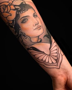 Get a stunning and elegant neo-traditional lady tattoo on your arm by the talented artist Edyta. This design will stand out and make a statement.