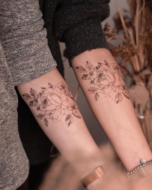 W Studio tatuażu Wrocław specjalizujemy się w delikatnych tatuażach damskich, zwłaszcza w stylu fineline tattoo. Nasze Da Vinci's Fox Tattoo Studio to miejsce, gdzie każdy nasz tatuażysta tworzy tatuaże w swoim unikalnym stylu.
