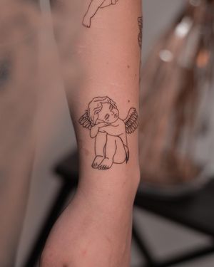 Tatuaże damskie w delikatnym stylu to nasza specjalność w Studio tatuażu Wrocław. Specjalizujemy się w fineline tattoo, a w Da Vinci's Fox Tattoo Studio każdy nasz tatuażysta tworzy unikalne dzieła w swoim własnym stylu tatuażu.