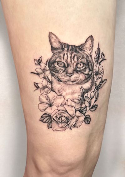 A kitty cat portrait of this little lovely with the most unique eyes! A day spent looking a pet pics is never a bad day 😻 . #cattattoo #pettattoo #petportriattattoo #dogtattoo #cattattoolondon #floraltattoo #flowertattoo #floraltattoolondon #kittytattoo