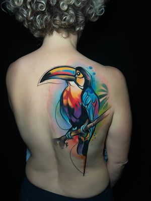 Get a colorful and lively back tattoo of toucans in stunning watercolor style by Cloto.tattoos.