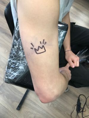 Capture the essence of Basquiat with this illustrative crown tattoo by the talented artist Jonathan Glick.