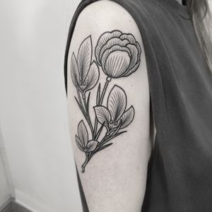 Get a stunning illustrative tulip flower tattoo by the talented artist Oliver Whiting. Unique, vibrant, and timeless.