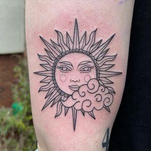 Get a beautifully detailed fine line tattoo of a serene sun and cloud motif by the talented artist Claudia Vicente.