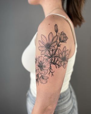 Get a beautiful and detailed floral tattoo by the talented artist Paula, perfect for a timeless and elegant look.