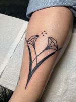 Discover the beauty of this dotwork tattoo by artist Claudia Vicente, featuring a detailed design of a lilly flower.