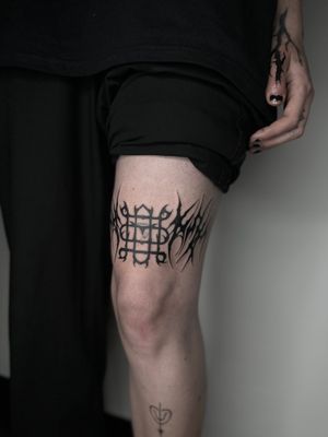 Get inked with a cutting-edge tribal cyber sigil design by Dominga Longo, combining ancient patterns with modern technology.