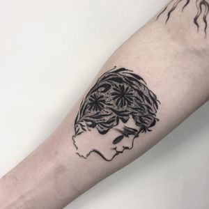 Experience the elegance of a traditional French woman in this stunning dotwork tattoo by Ludo Matmut.