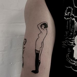 Capture the timeless beauty of a pin up woman with this stunning illustrative tattoo by Ludo Matmut.