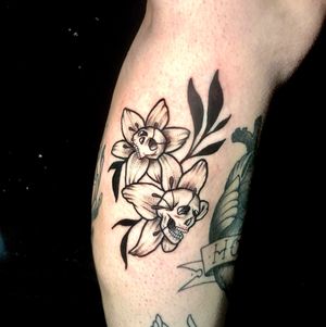 Get a stunning illustrative tattoo featuring a unique combination of flowers, skulls, and lilies by renowned artist Ben Twentyman.