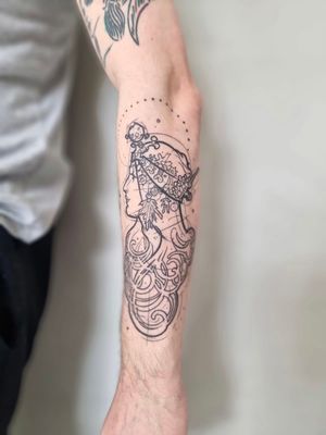 Get an illustrative tattoo with intricate patterns and sketch elements designed by the talented artist Hannah Keuls.