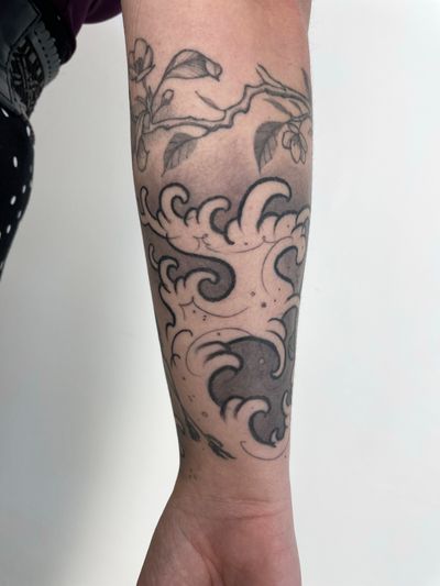 Experience the power and beauty of a traditional Japanese wave tattoo designed by the talented artist, Hannah Keuls.
