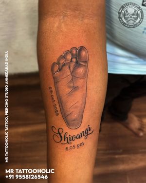 Any Tattoo-Removal-Body Piercing inquiry✅📱Call:- 9558126546🟢Whatsapp:- 9558126546#footprinttattoo #foottattoo #babytattoo #babigirl #daughtertattoo #daughterdad #parentslove #family #shivangitattoo #shivangi #nametattoo #realismtattoo #realistiink #blackink #tattoo #tattooideas #tattoodesign #tattoodesignideas #mrtattooholic #ahmedabad #tattoostudio #tattooartist #tattooremoval #bodypiercing