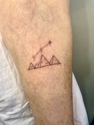 Elegant fine line and hand-poked design of pyramids, skillfully created by Charlotte Pokes, perfect for those who appreciate detailed artwork.