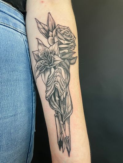 Beautifully detailed tattoo combining a rose, hand, skeleton, and lily motifs. Created by the talented Kat Jennings.