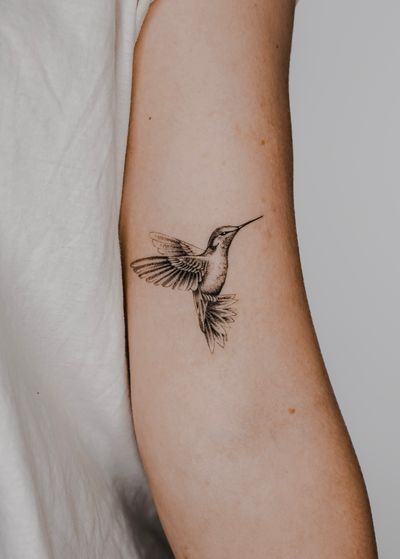 Experience intricate detail with this micro-realism hummingbird tattoo, expertly designed by Gabriele Edu in an illustrative style.