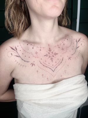 Discover the beauty of dainty designs by Abbie Lou, master of dotwork and ornamental tattoos. Delicate and detailed, this tattoo is sure to impress.