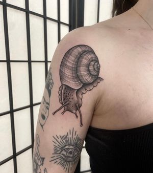 Very cute shoulder snail for the lovely Sam 🐌 