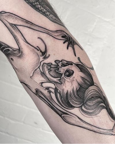 Dive into the world of horror with this spine-chilling dotwork creature tattoo by the talented Claudia Smith. Perfect blend of art and fear.