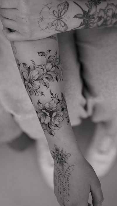 Elegantly detailed floral design by Ion Caraman, perfect for a delicate and feminine touch.
