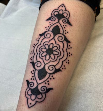 Get inked by Claudia Vicente with this stunning illustrative design featuring intricate flower patterns.
