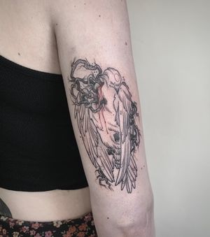 Flash dark illustrative dear dove with thorns and red blood accents on the tricep