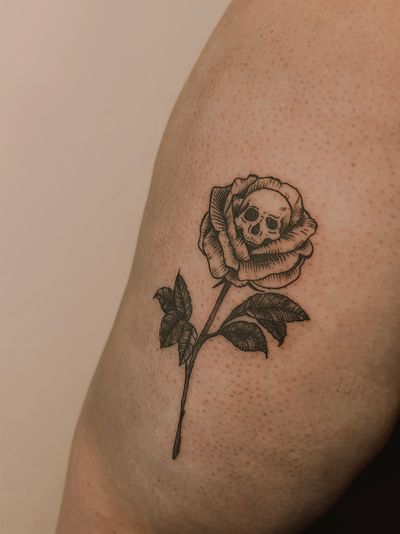 spooky skull and rose