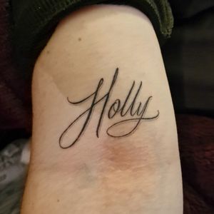 Script of my daughters name. Done by guest artisr George ar Paradise Tattoo Studio in Cheltenham. 19th October 2023 #script #daughtersname #upperarm 