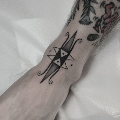 #totemica #buioOmega #tattooshop #tattoostudio #custom #tattooing #verona #italy #black #ornamental #origami #geometry #altar #tattoo #blackclaw #blacktattooart #tattoolifemagazine #tattoodo #blackworkers #blackwork