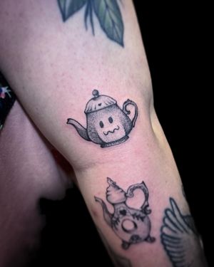 Express your love for cooking with this unique illustrative pot tattoo by Nat. Show off your culinary passion in artistic style!