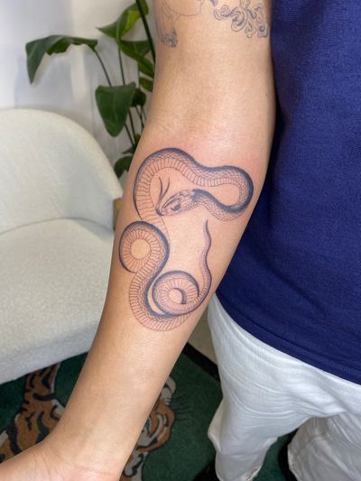 Experience the mesmerizing beauty of a snake in this illustrative tattoo by the talented artist Charlie Macarthur.
