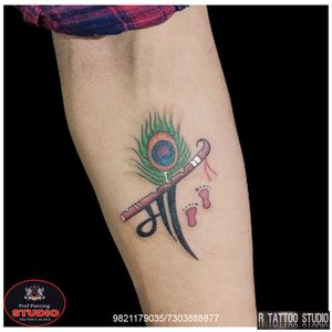 Maa tattoo with peacock feather and flute..#om #maa #peacock #feather #flute #lakshmi #maatattoo #maapaatattoo #omtattoo #peacockfeather #peacockfeathertattoo #feathertattoo #flutetattoo #krishna #krishnatattoo #love ##tattoo #tattooed #tattooing #ink #inked #rtattoo #rtattoos #rtattoostudio #ghatkopar #ghatkoparwest #mumbai #india