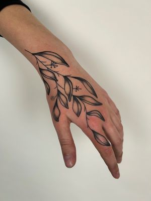 Discover the beauty of nature with this illustrative tattoo by Jack Howard. A delicate branch design that will effortlessly enhance your skin.