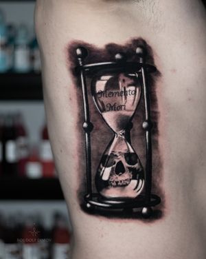 - Memento mori -- Hourglass with a skull on the bottom •https://www.roudolfdimovart.com/