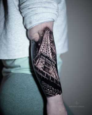 - Eiffel tower - 
- Done over one day session 
•
https://www.roudolfdimovart.com/