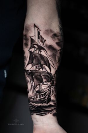 - Ship - 
- Done over one day session -
•
https://www.roudolfdimovart.com/