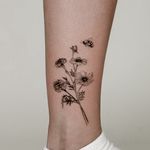 Beautiful fine line floral design featuring a bee and flower, expertly done by Carolina Feodorov.
