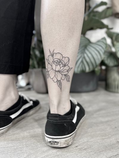 Adorn your skin with a delicate flower design by the talented artist Aleks Fanta. Perfect for a subtle yet stunning look.