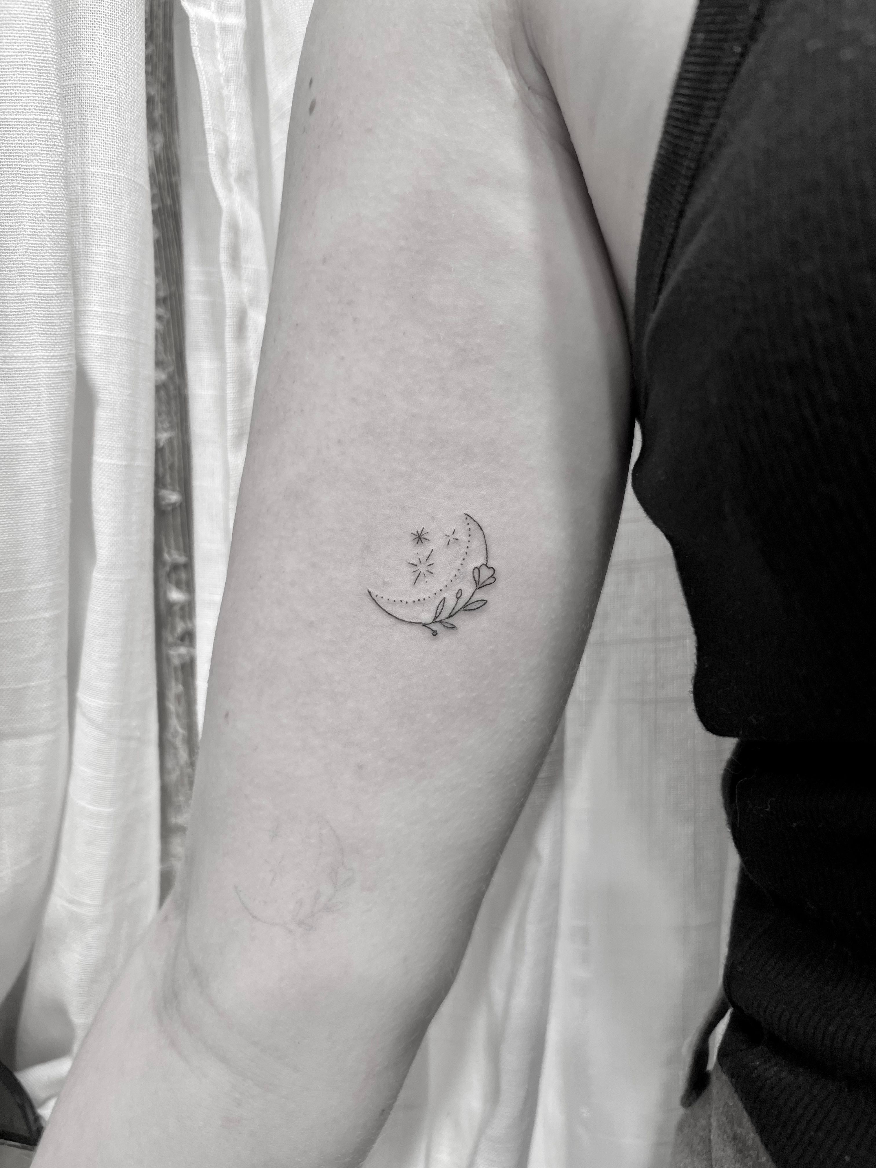 Guddu Tattoos - Flower with moon tattoo Done by : Art of... | Facebook