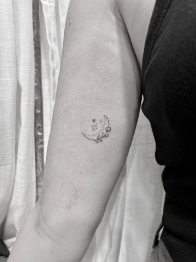 Elegant and intricately detailed fine line tattoo of a delicate moon, created by the talented artist Aleks Fanta.