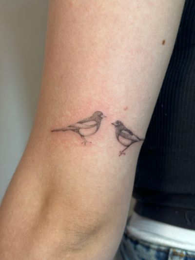 Experience the intricate beauty of micro-realism with Alina Wiltshire's unique hand-poked dotwork magpie tattoo.