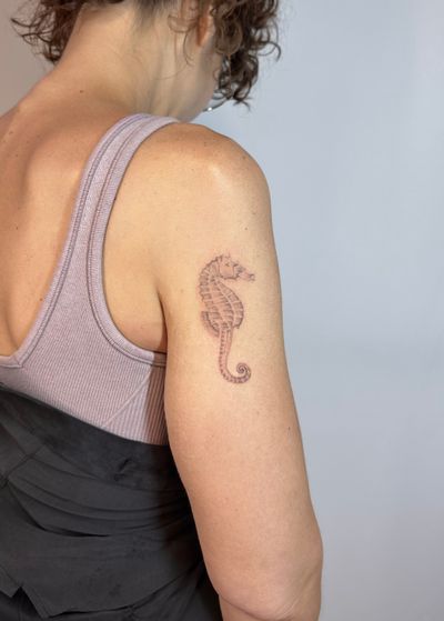 Beautiful hand-poke realism tattoo of a seahorse by the talented Alina Wiltshire.