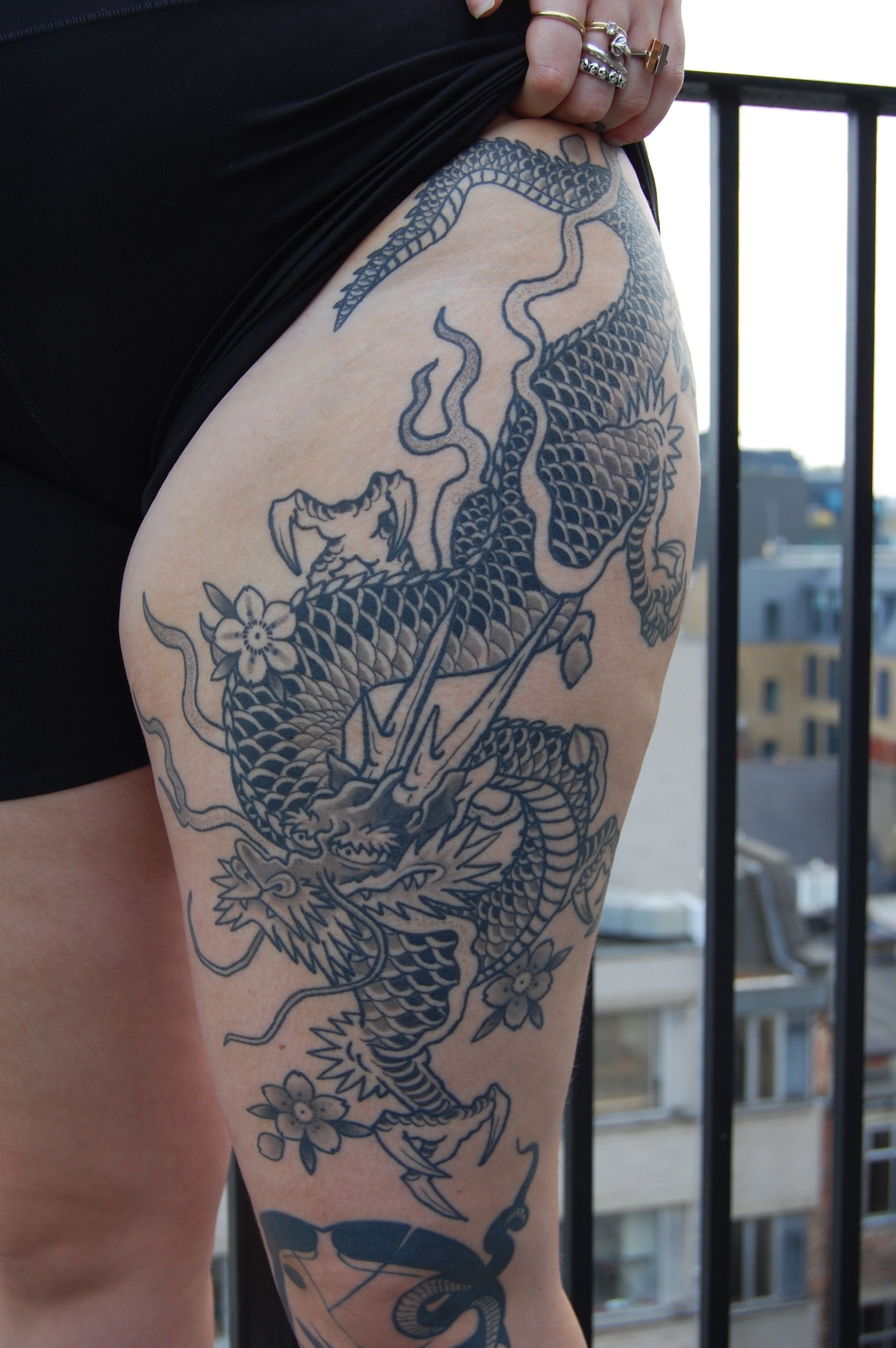 Dragon ndi Buddha akumvera kwathunthu ma tattoo a totem
