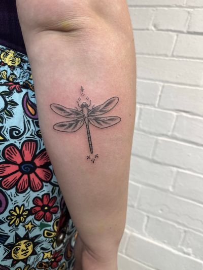 Elegant dotwork dragonfly tattoo hand-poked by Marketa.handpoke for a unique and intricate design.