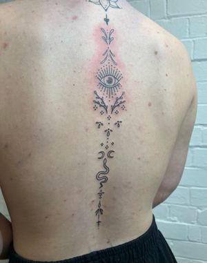 Experience the artistry of fine line hand-poke tattoos by Marketa.handpoke. This elegant ornamental design is both intricate and delicate.