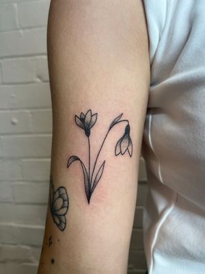 Beautiful hand-poked flower design by Marketa.handpoke, perfect for a unique and delicate look.