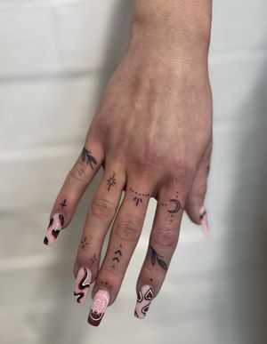Delicate finger tattoos 💕